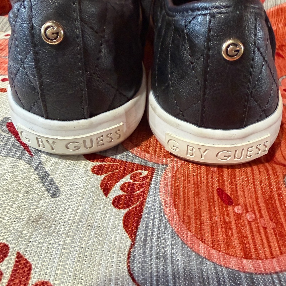 G by Guess backer 2 quilted sneakers sz 10 - Picture 4 of 6
